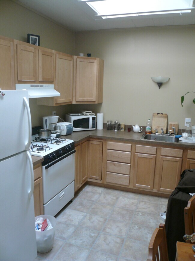 Eat-in kitchen - 514 S 4th St