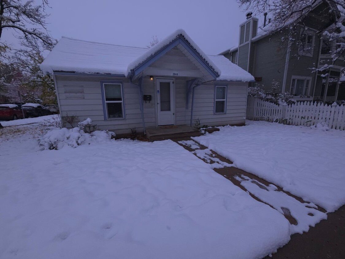 Primary Photo - Cozy 3 Bedroom 1 Bathroom Home in Goss/Gro...