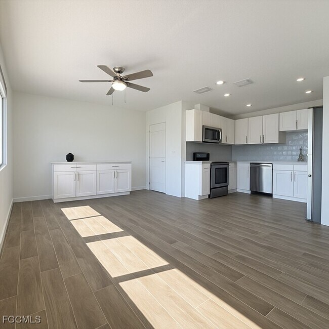 Foto del edificio - 1458 Alwynne Dr N