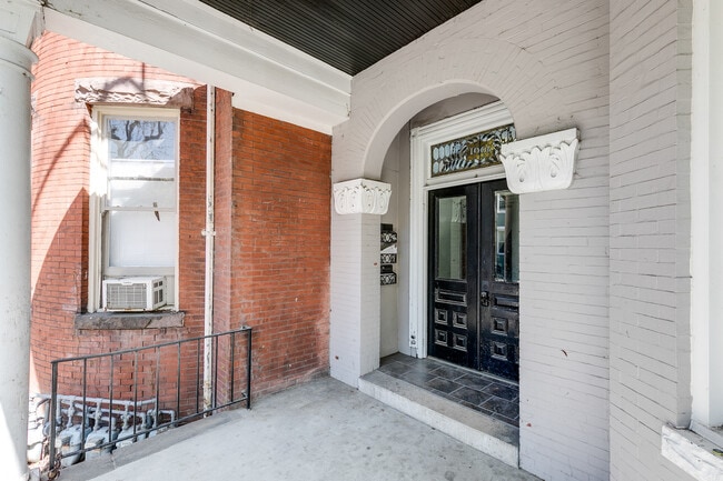 Building Photo - 1006 Park Ave