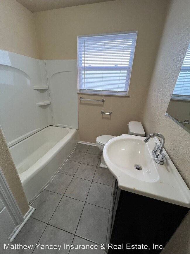 Building Photo - 3 br, 1 bath House - 711 Adeline