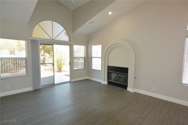 Foto del edificio - 4913 Forest Oaks Dr