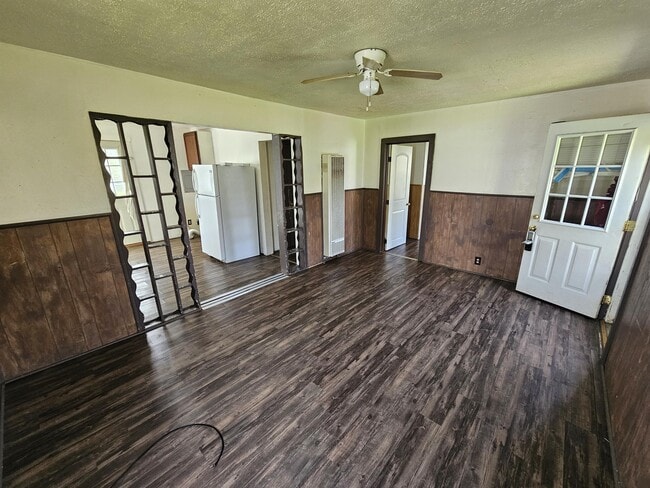 Building Photo - 1014 N Leland Ave