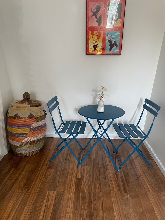 Zona de comedor - 12238 Benton St