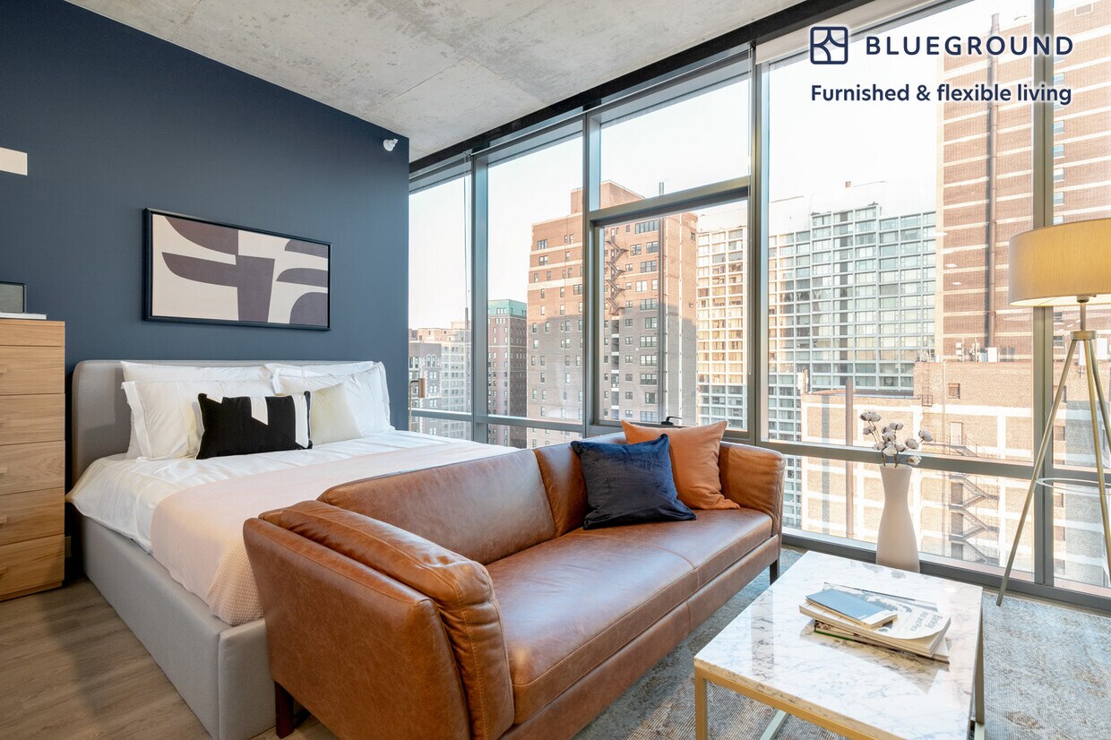 Foto principal - 450 W Belmont Ave