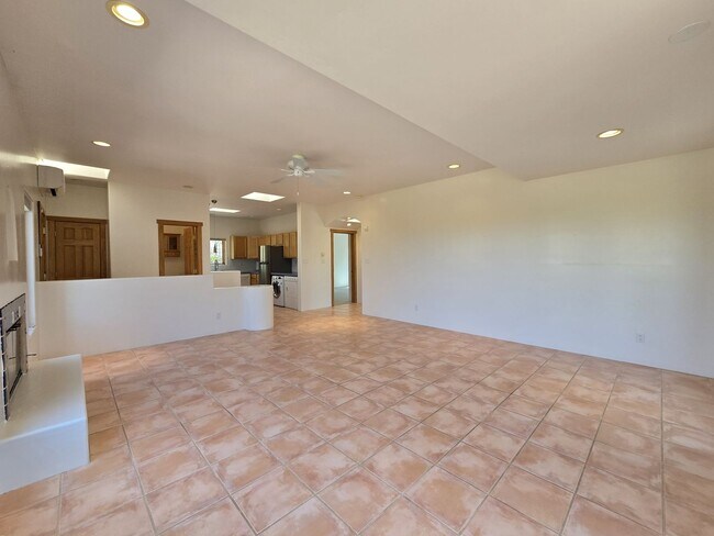 Foto del edificio - 1310 Lejano Ln