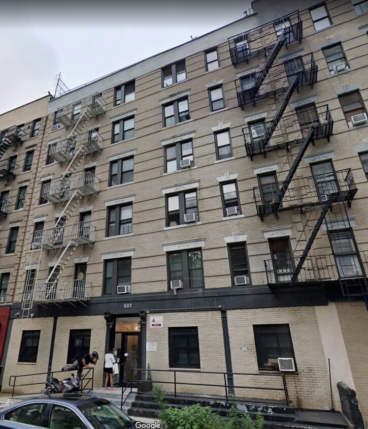 Building Photo - 307 E 110th St