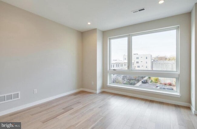 Building Photo - 909 N 15th St
