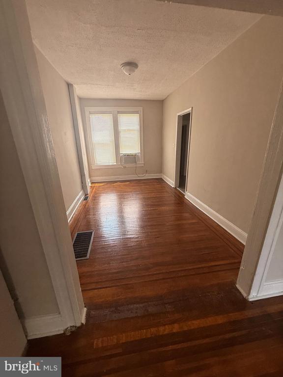 Foto del edificio - 2859 W Garrison Ave