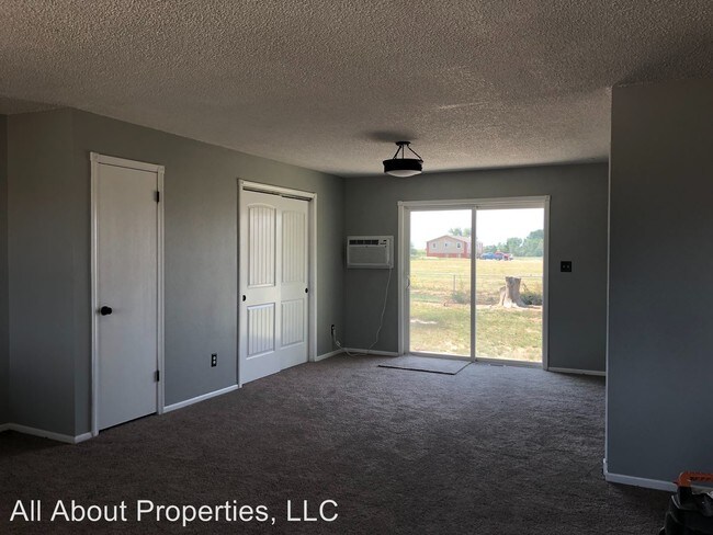 Building Photo - 3 br, 1 bath House - 901 Elm Street