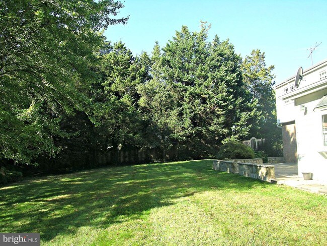 Building Photo - 8111 Birnam Wood Dr
