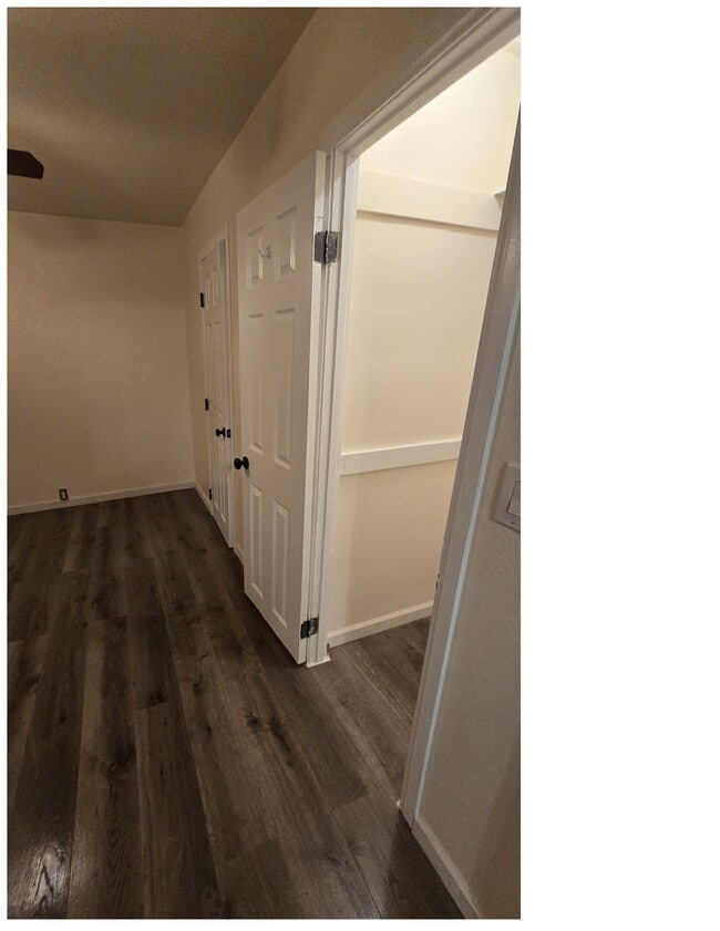 Building Photo - 10217 Yorba St