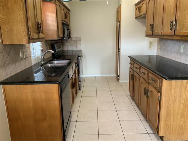 Building Photo - 2028 Fairmeadow Dr