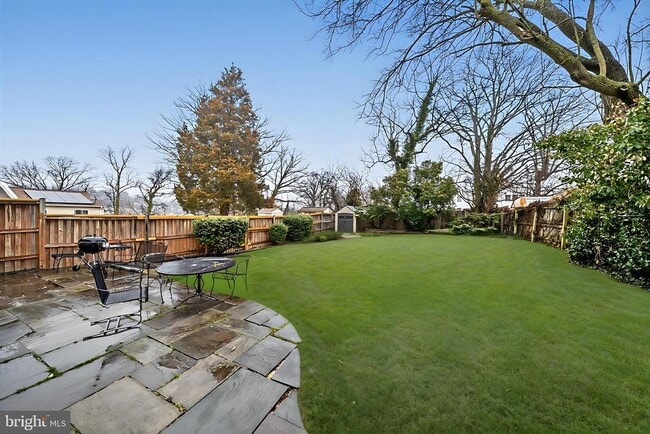 Building Photo - 813 Delafield St NE