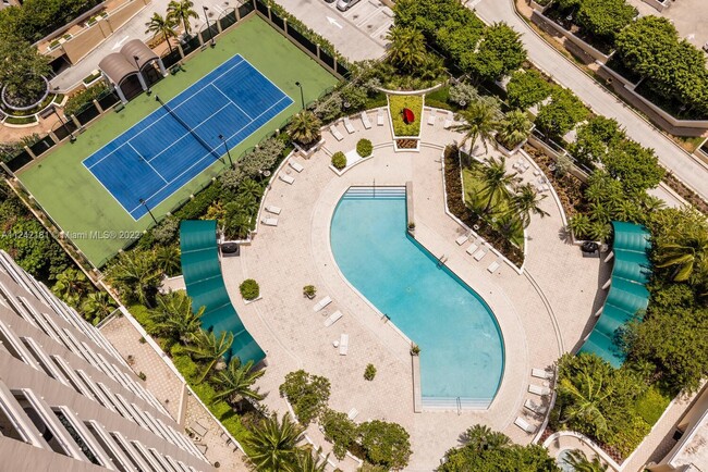 Building Photo - 888 Brickell Key Dr