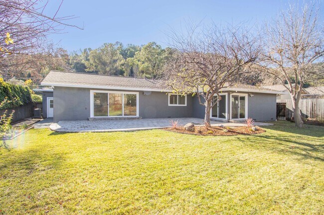 Foto del edificio - Single Level Home All Remodeled