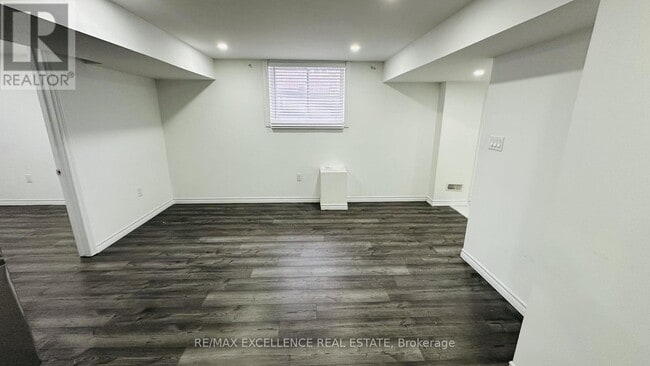 Photo du bâtiment - 128 S Creek Dr