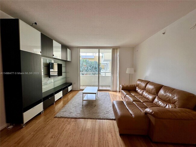 Foto del edificio - 18800 NE 29th Ave