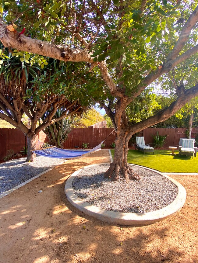 Building Photo - 5BD/2BA, Great Private Yard w/ Fire Pit! (...