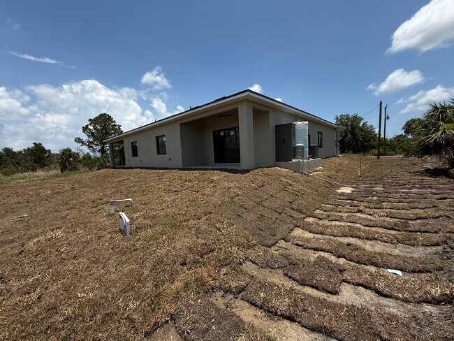 Foto del edificio - 12136 Tetzel Ave