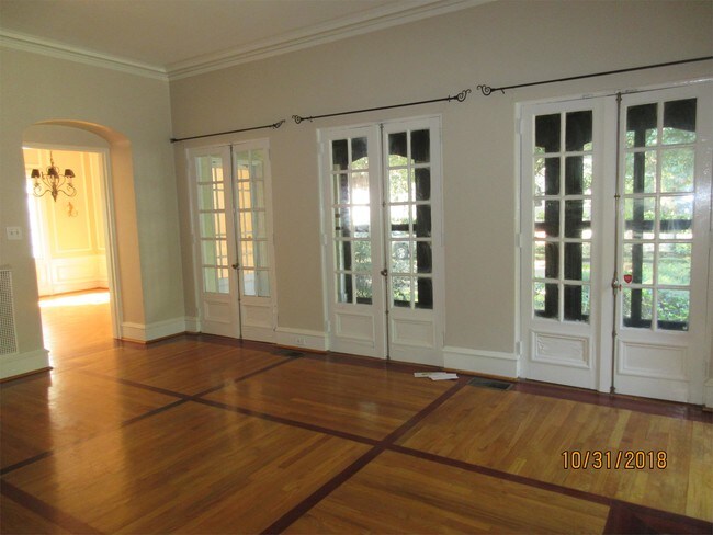 Foto del edificio - 70 N Monterey St