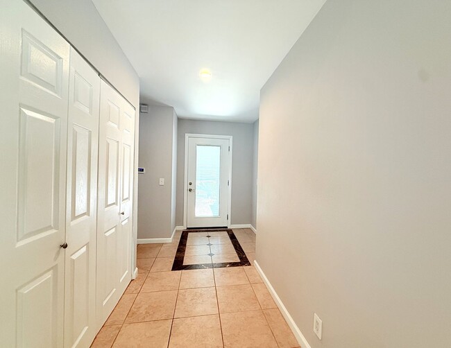 Foto del edificio - AVAILBLE NOW! Beautiful 3 Bedroom 2 Bathro...