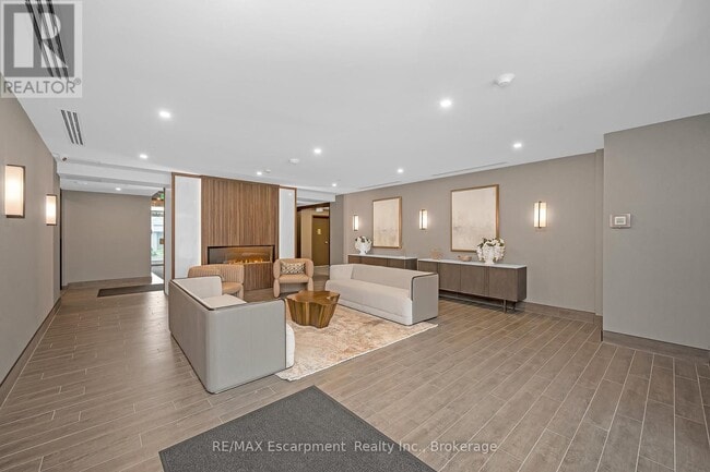 Photo du bâtiment - 470-470 Dundas St E