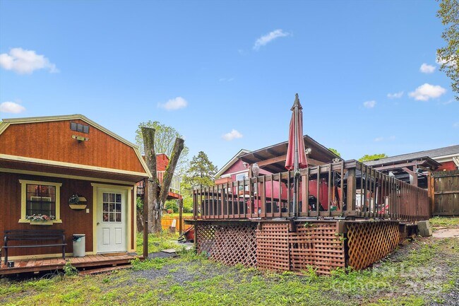 Foto del edificio - 6800 Deanwood Pl