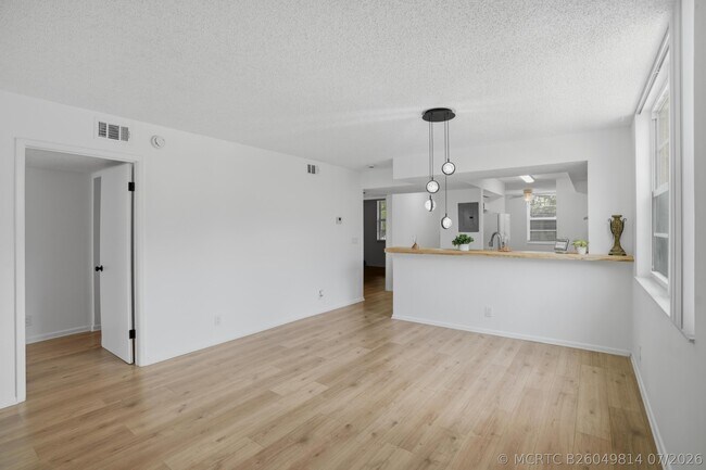 Foto del edificio - 8296 NW 24th St