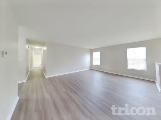 Building Photo - 703 Sweet Creek Dr