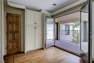 Building Photo - 3020 San Felipe St