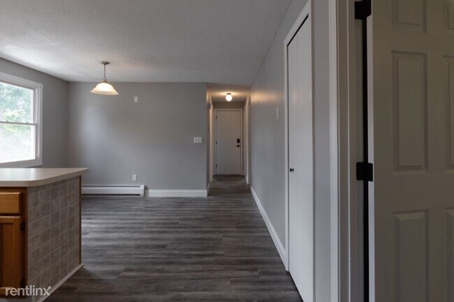 Building Photo - 3 br, 1 bath Apartment - 43 Sterling St