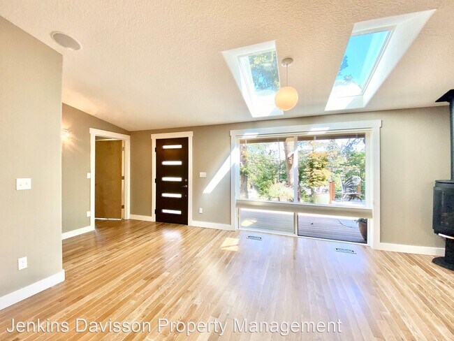 Building Photo - 3 br, 2.5 bath House - 3710 Mohawk Way