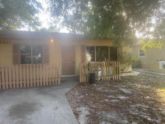 Foto principal - 5541 Lown St N