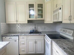 Building Photo - 640 Monaco Ct