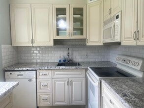 Building Photo - 640 Monaco Ct