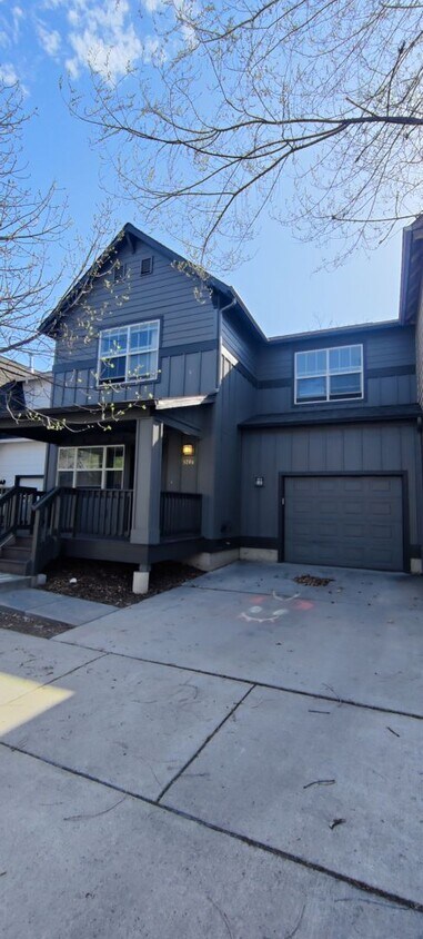 Primary Photo - $2,395 / 3BD Townhome!
