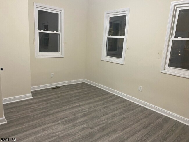 Building Photo - 83 Arch St