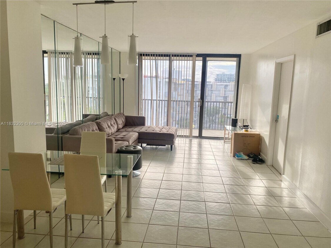 Foto principal - 3101 N Country Club Dr