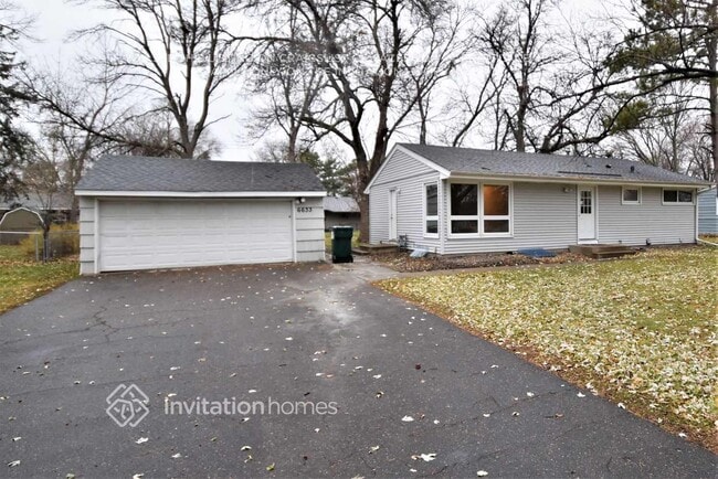 Building Photo - 6633 Idaho Ave N
