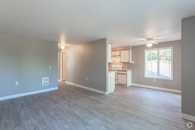 2BR, 1BA - 975 SF - L Shaped Layout - Hampton Heights