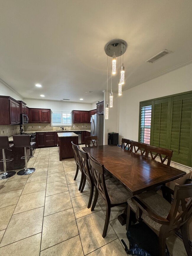 Foto del edificio - Located in Hillside Terrace!!!4bedrooms 2n...