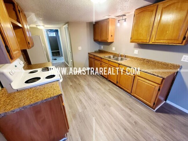 Building Photo - Totally Renovated 3 Bedroom Duplex in Inde...