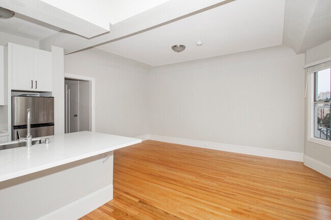 Building Photo - 355 Fulton St
