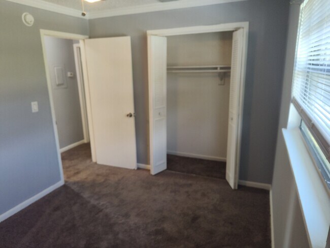 Foto del edificio - 3215 Baird Ave