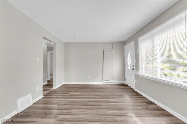 Building Photo - 15001 Lotus Dr