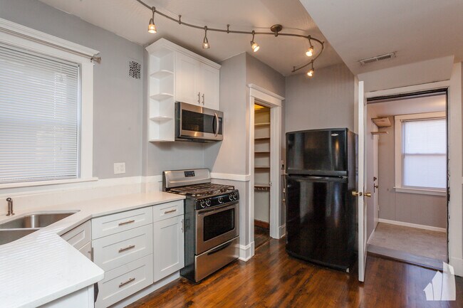 Foto del edificio - 3253 N Kenmore Ave