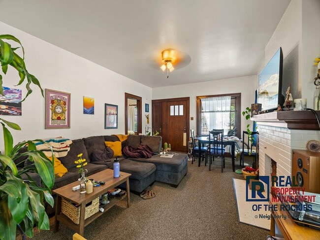 Building Photo - Charming 2 Bed 1 Bath House in Old Town!