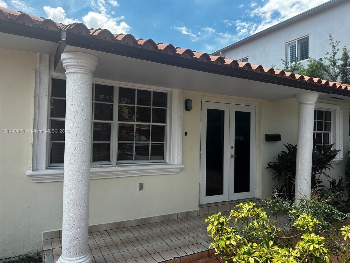 Primary Photo - 3440 SW 23rd St