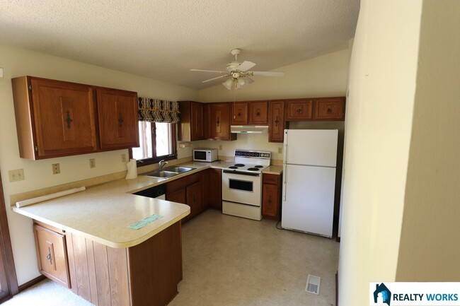 Foto del edificio - Three Bed One Bath Available Now!